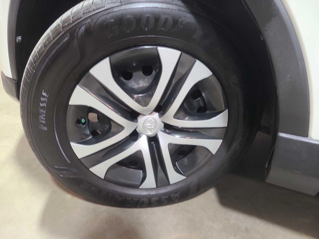 Toyota RAV4 LE FWD (Natl) 2018