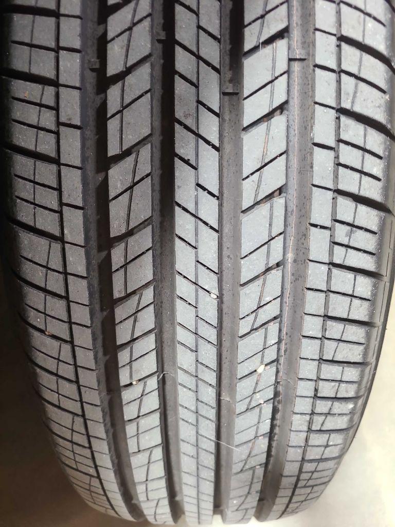 Toyota RAV4 LE FWD (Natl) 2018