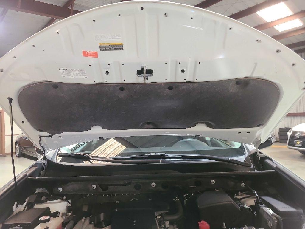 Toyota RAV4 LE FWD (Natl) 2018