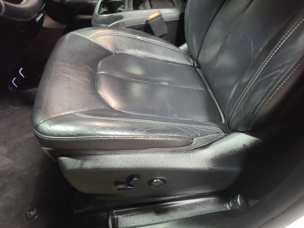 Chrysler Pacifica Touring L FWD 2018