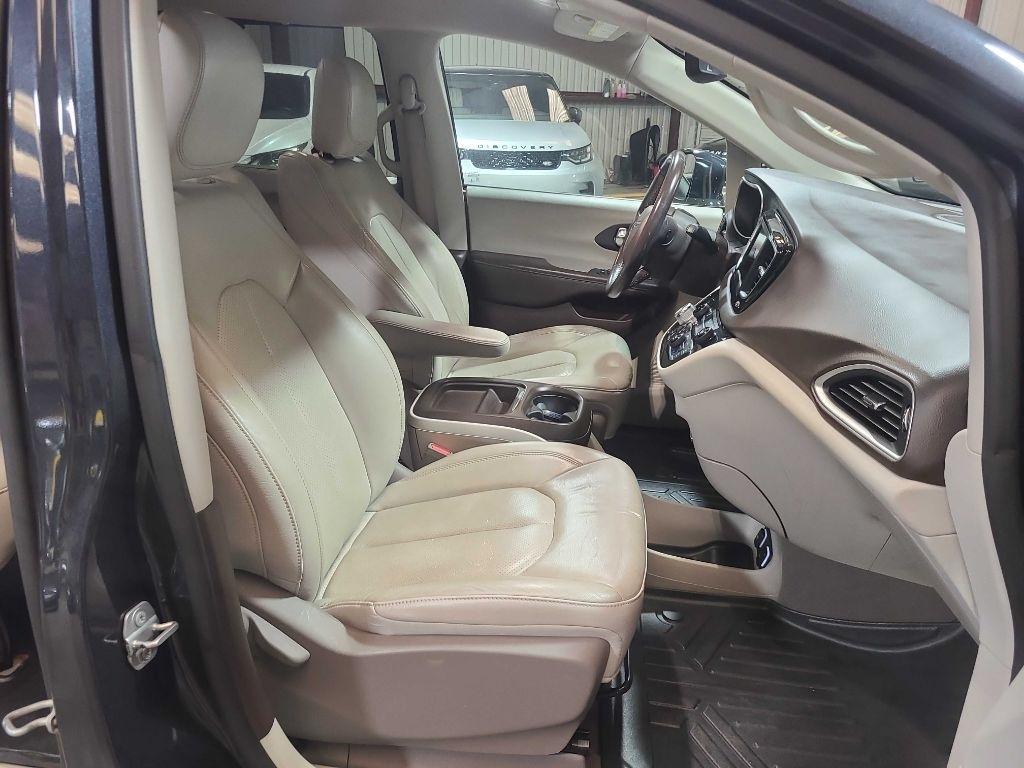 Chrysler Pacifica Touring L FWD 2020