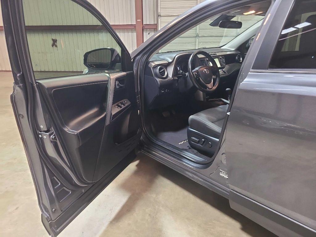 Toyota RAV4 Adventure FWD (Natl) 2018