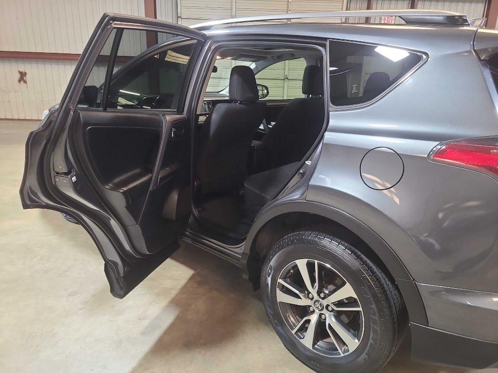 Toyota RAV4 Adventure FWD (Natl) 2018