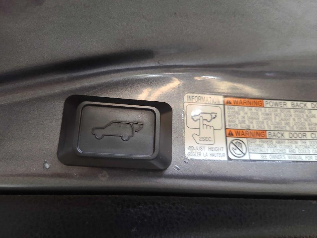 Toyota RAV4 Adventure FWD (Natl) 2018