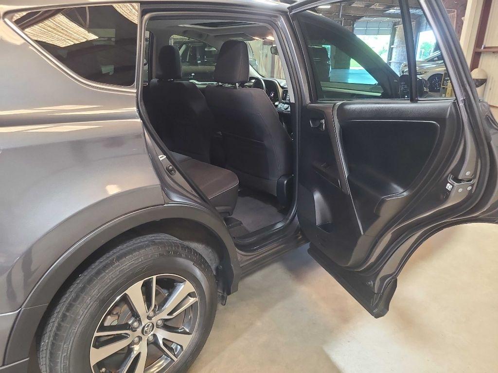 Toyota RAV4 Adventure FWD (Natl) 2018