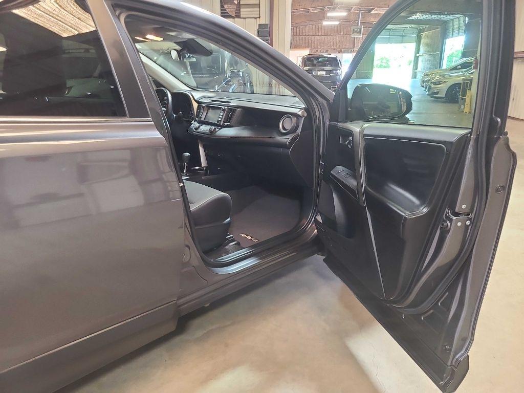 Toyota RAV4 Adventure FWD (Natl) 2018