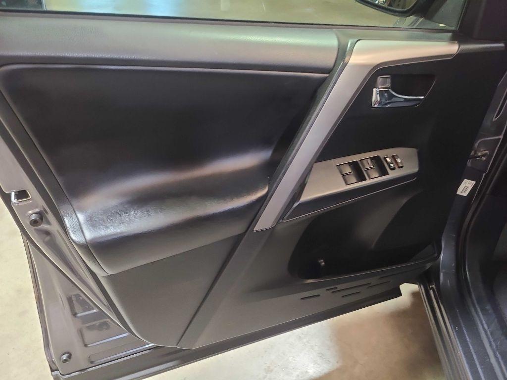 Toyota RAV4 Adventure FWD (Natl) 2018