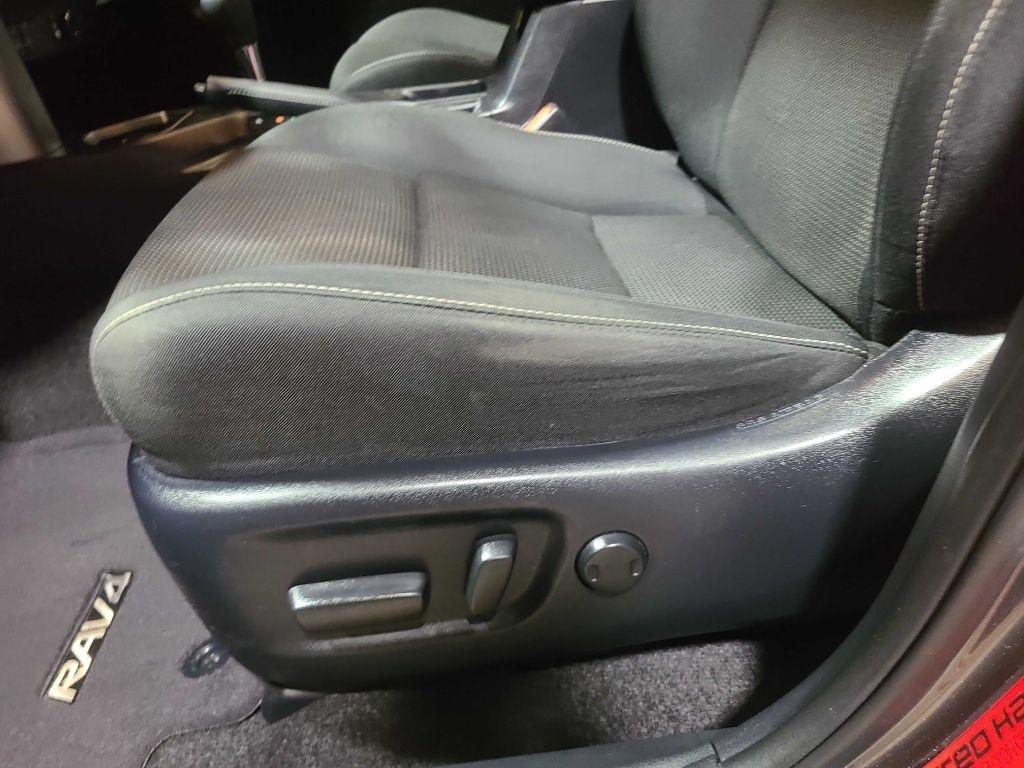 Toyota RAV4 Adventure FWD (Natl) 2018