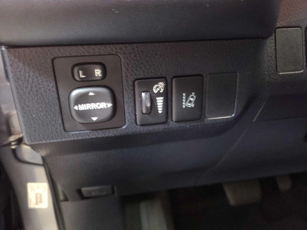 Toyota RAV4 Adventure FWD (Natl) 2018