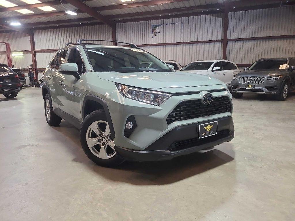 Toyota RAV4 XLE FWD (Natl) 2020