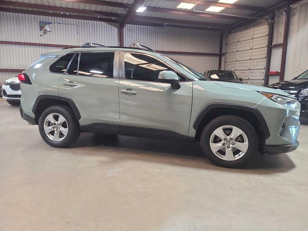 Toyota RAV4 XLE FWD (Natl) 2020
