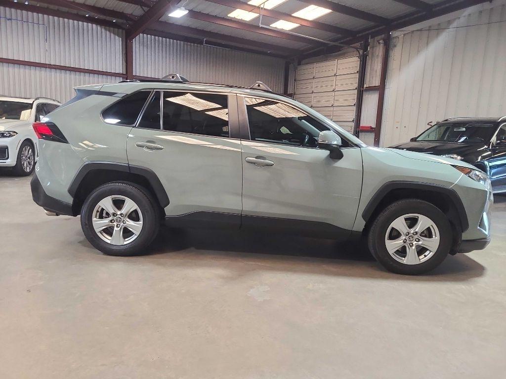 Toyota RAV4 XLE FWD (Natl) 2020