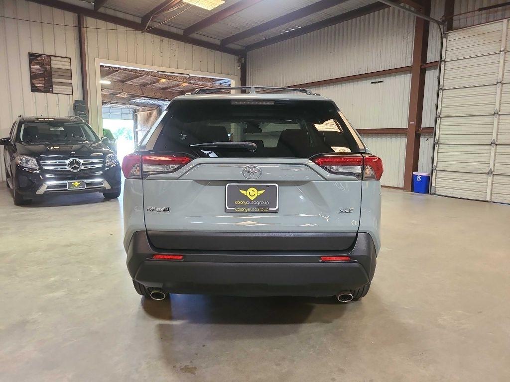 Toyota RAV4 XLE FWD (Natl) 2020