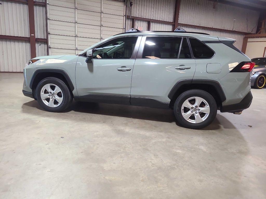 Toyota RAV4 XLE FWD (Natl) 2020