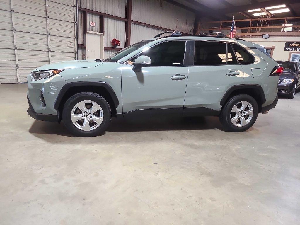 Toyota RAV4 XLE FWD (Natl) 2020