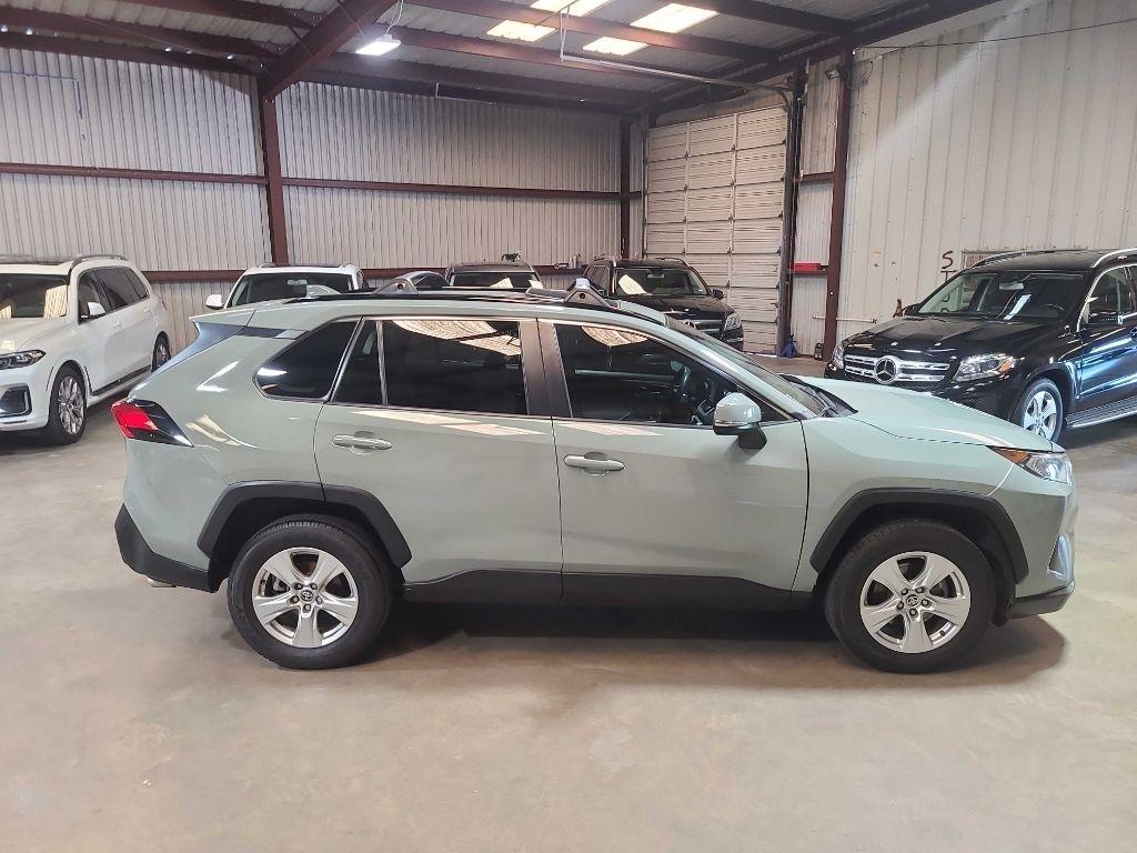 Toyota RAV4 XLE FWD (Natl) 2020