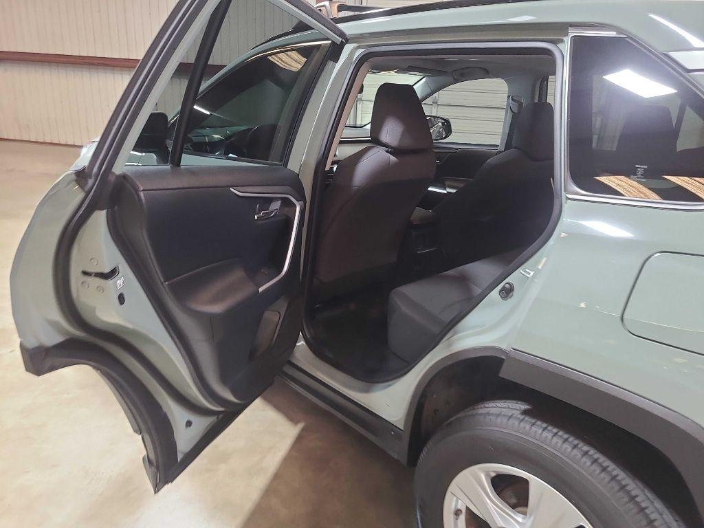 Toyota RAV4 XLE FWD (Natl) 2020