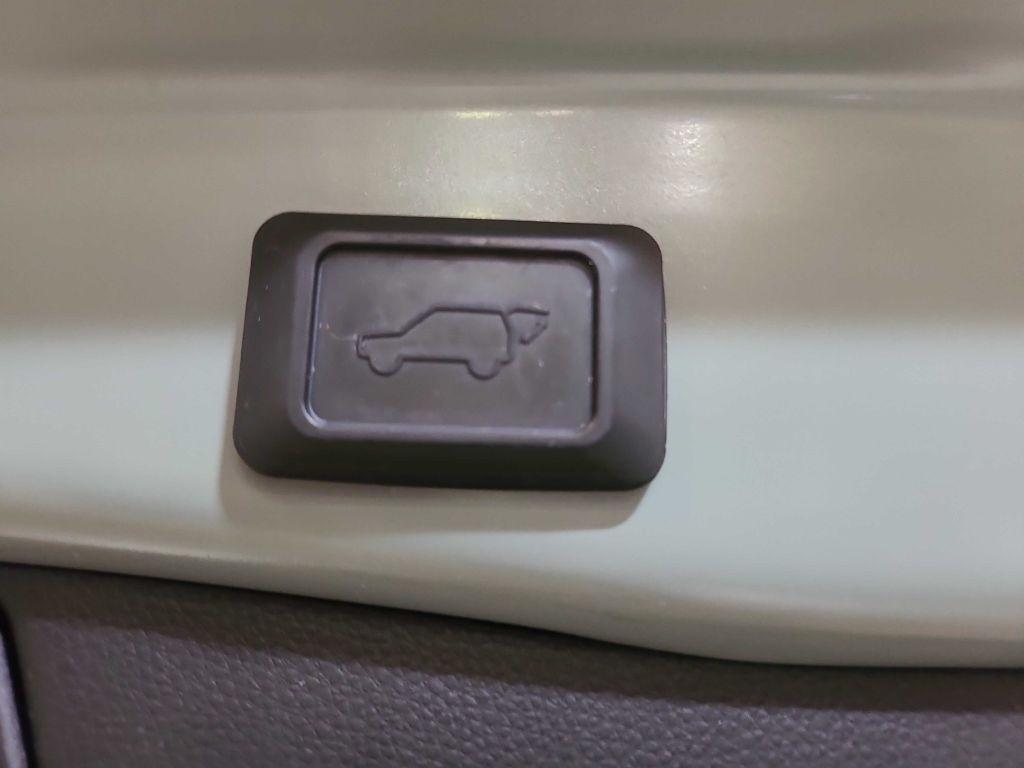 Toyota RAV4 XLE FWD (Natl) 2020