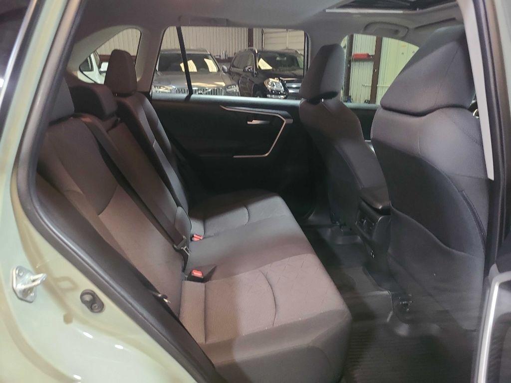 Toyota RAV4 XLE FWD (Natl) 2020