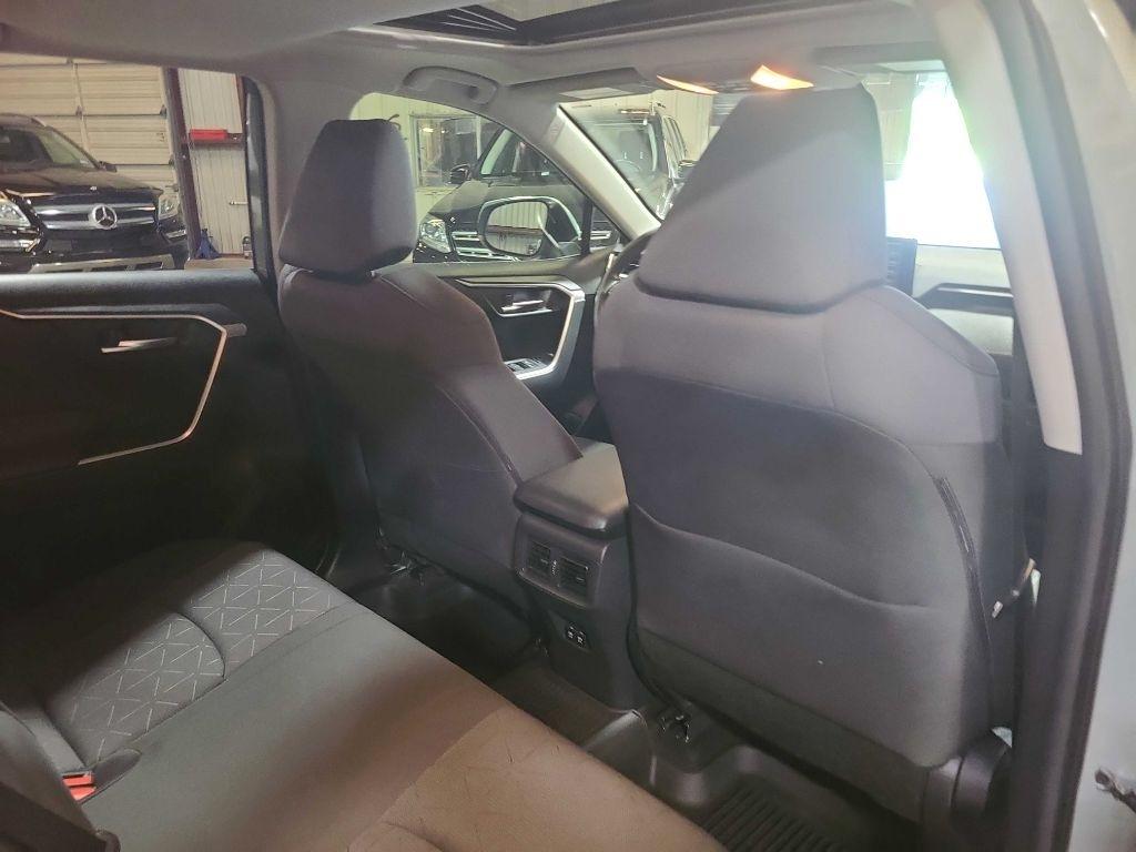 Toyota RAV4 XLE FWD (Natl) 2020