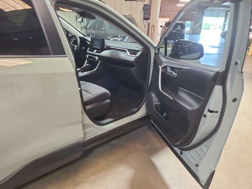 Toyota RAV4 XLE FWD (Natl) 2020