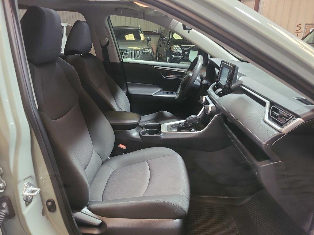 Toyota RAV4 XLE FWD (Natl) 2020