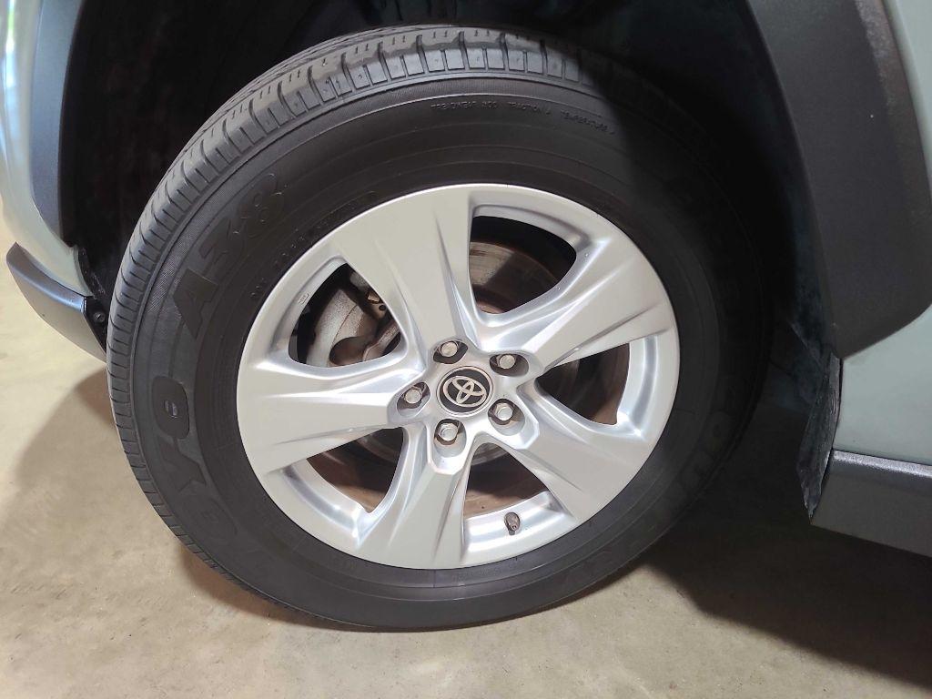 Toyota RAV4 XLE FWD (Natl) 2020