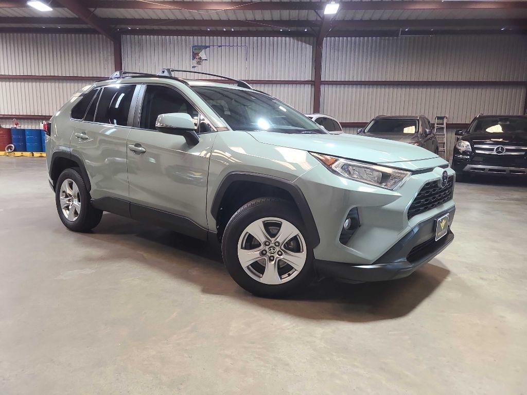 Toyota RAV4 XLE FWD (Natl) 2020
