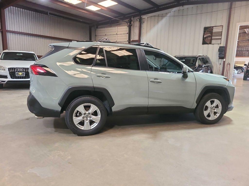 Toyota RAV4 XLE FWD (Natl) 2020