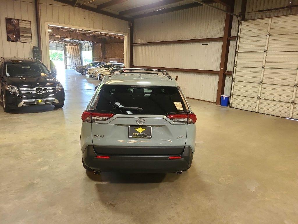Toyota RAV4 XLE FWD (Natl) 2020