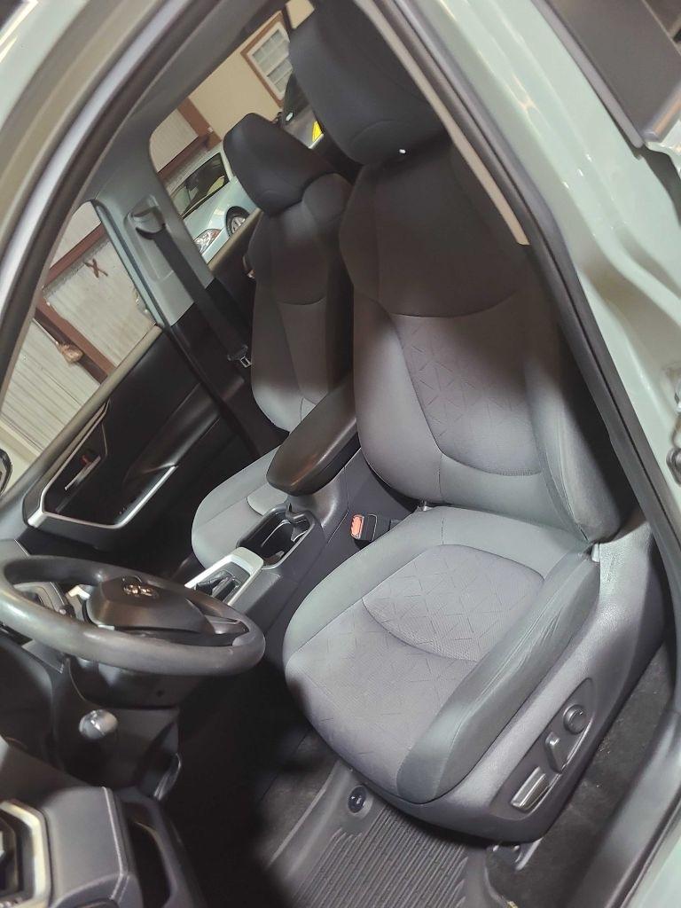 Toyota RAV4 XLE FWD (Natl) 2020