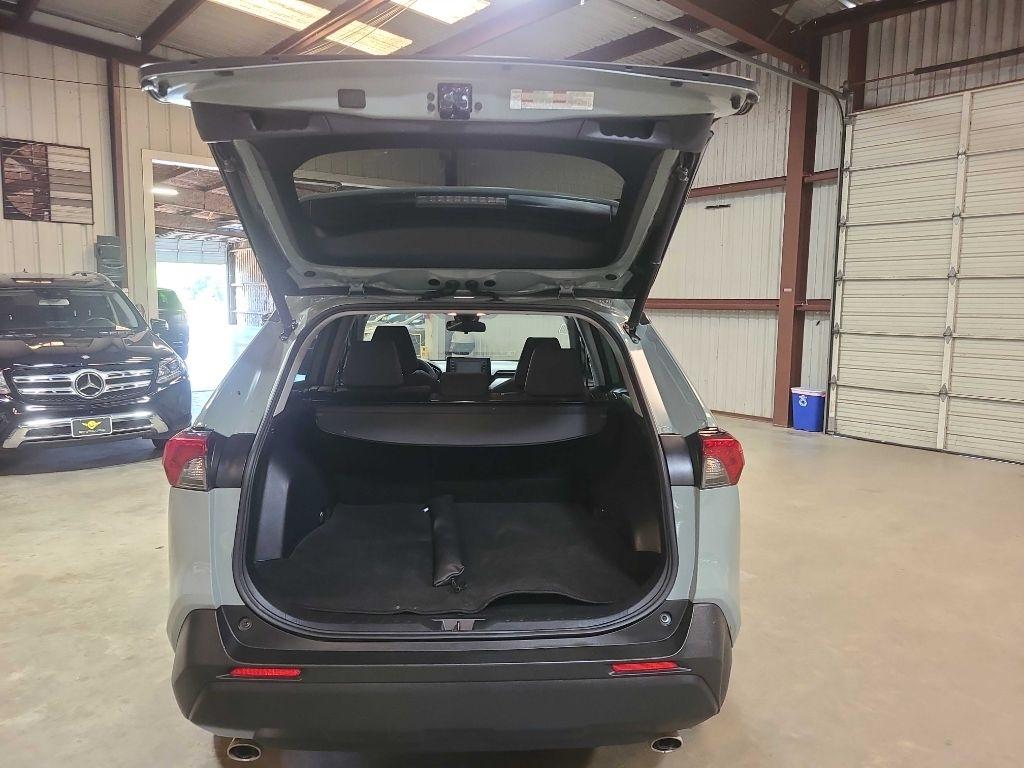 Toyota RAV4 XLE FWD (Natl) 2020