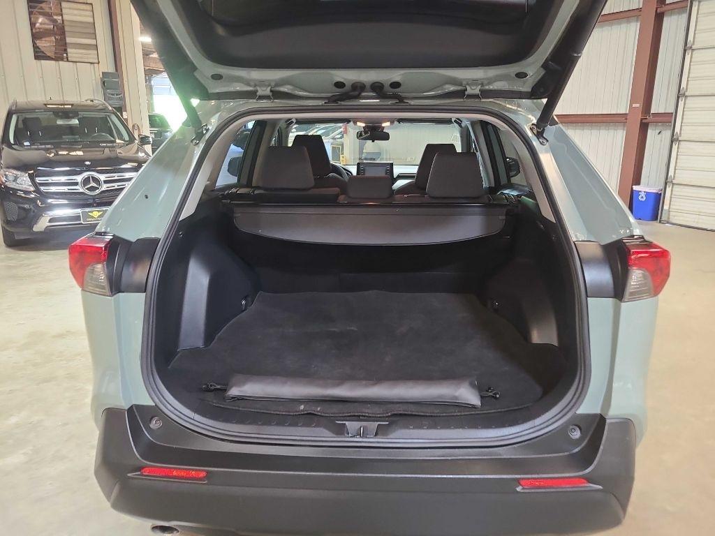 Toyota RAV4 XLE FWD (Natl) 2020