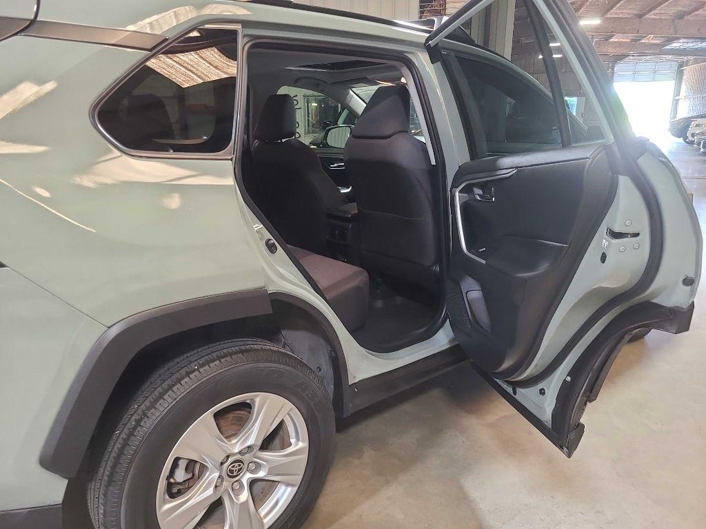 Toyota RAV4 XLE FWD (Natl) 2020