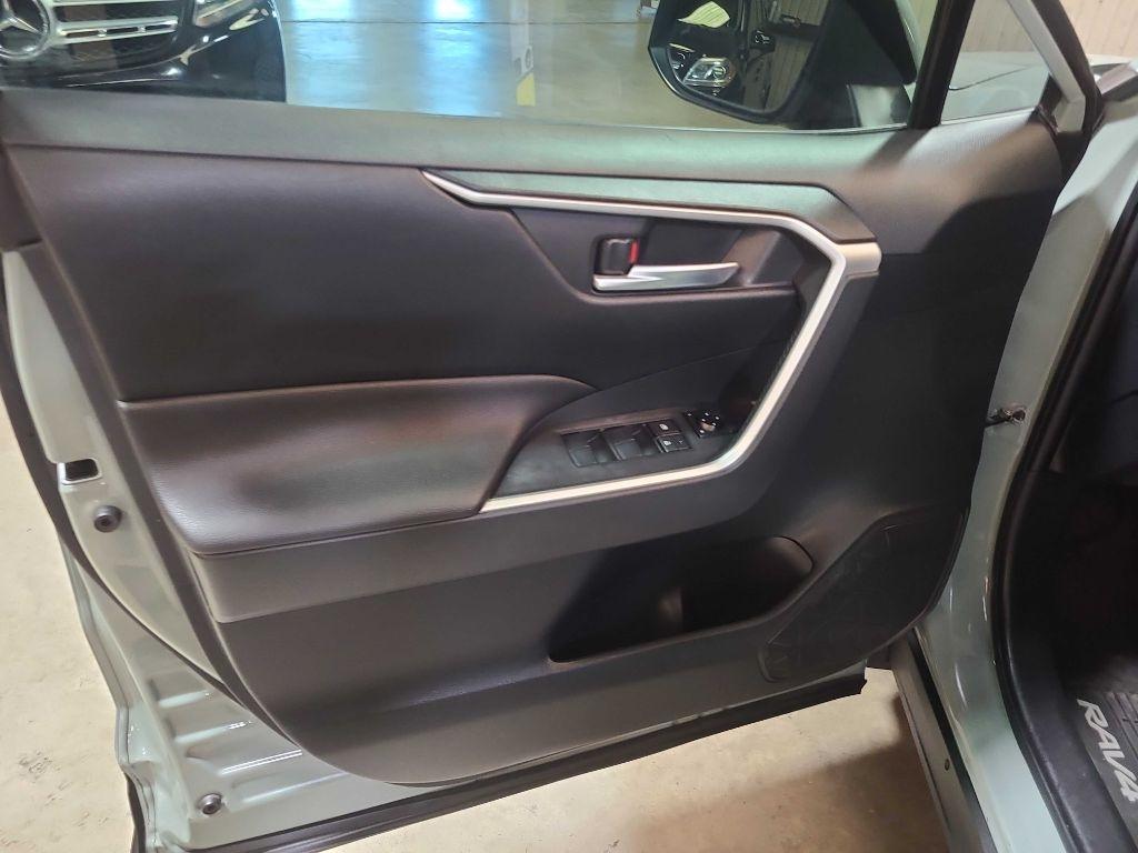 Toyota RAV4 XLE FWD (Natl) 2020