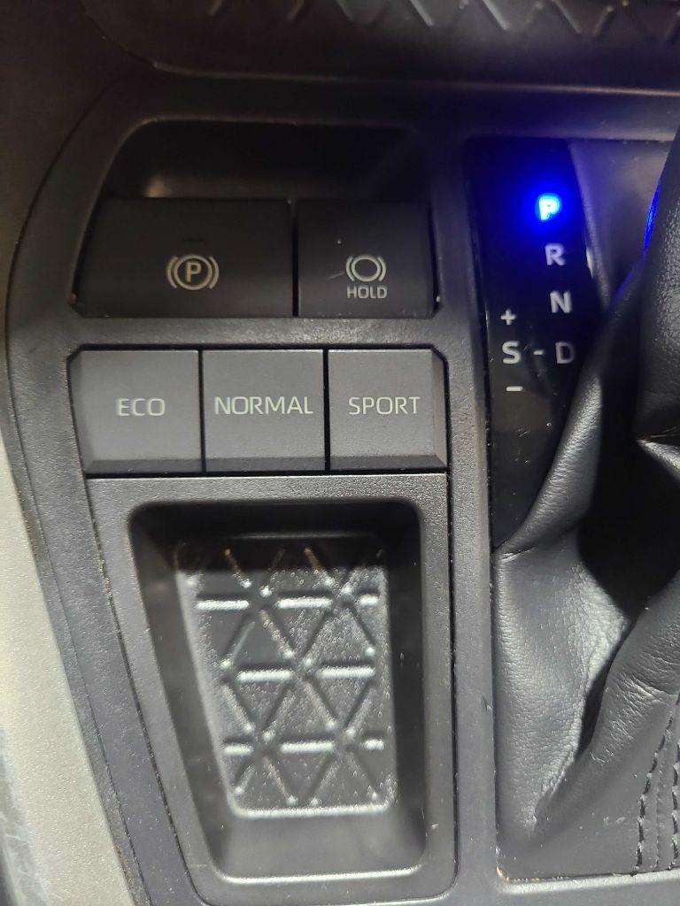 Toyota RAV4 XLE FWD (Natl) 2020