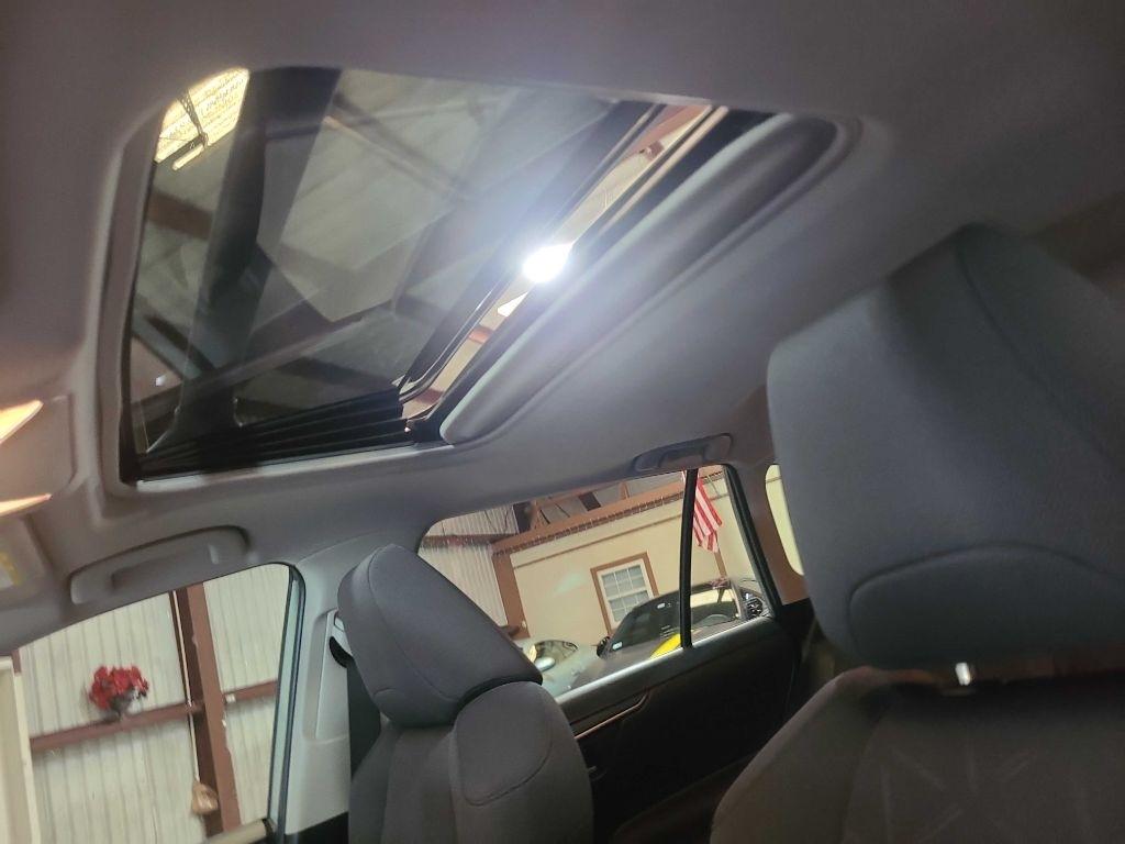 Toyota RAV4 XLE FWD (Natl) 2020