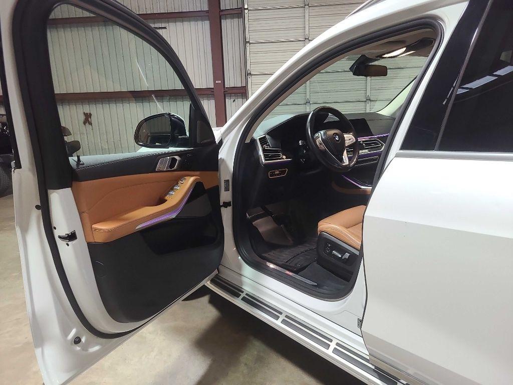 BMW X7 xDrive40i Sports Activity Vehicle 2021