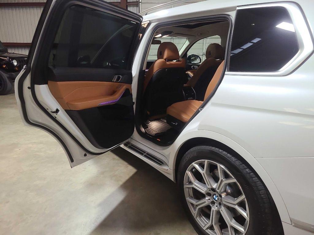 BMW X7 xDrive40i Sports Activity Vehicle 2021