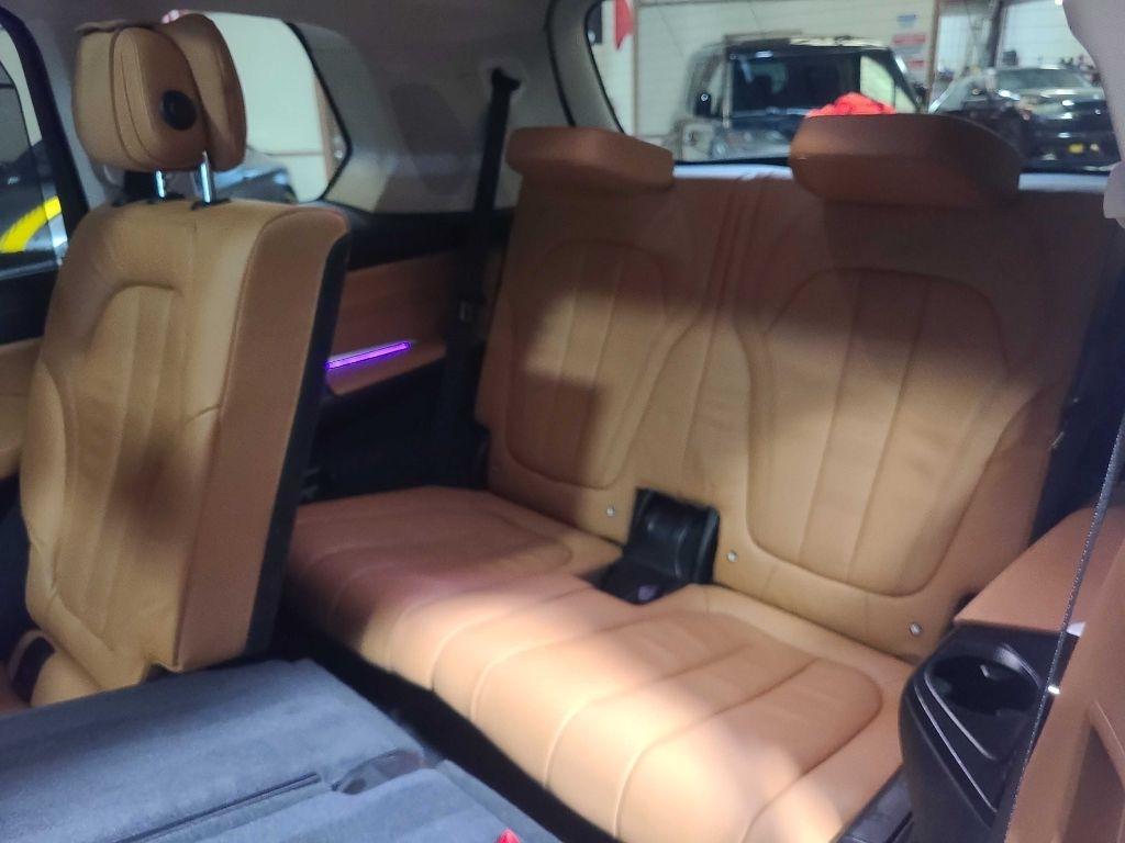 BMW X7 xDrive40i Sports Activity Vehicle 2021