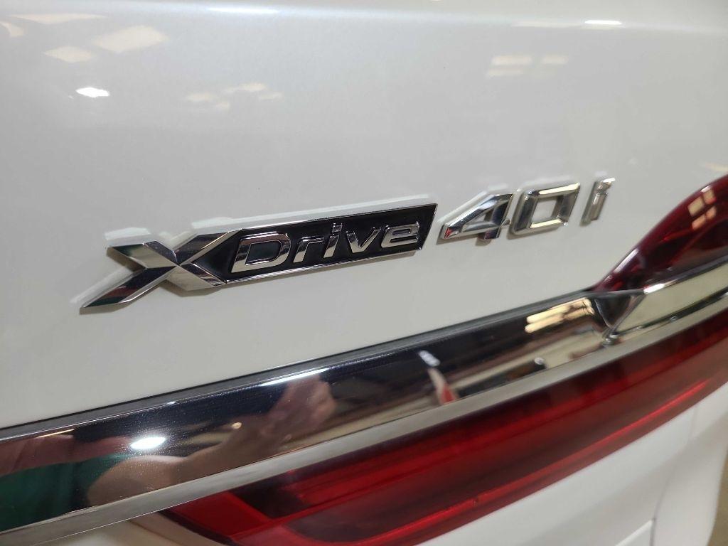 BMW X7 xDrive40i Sports Activity Vehicle 2021