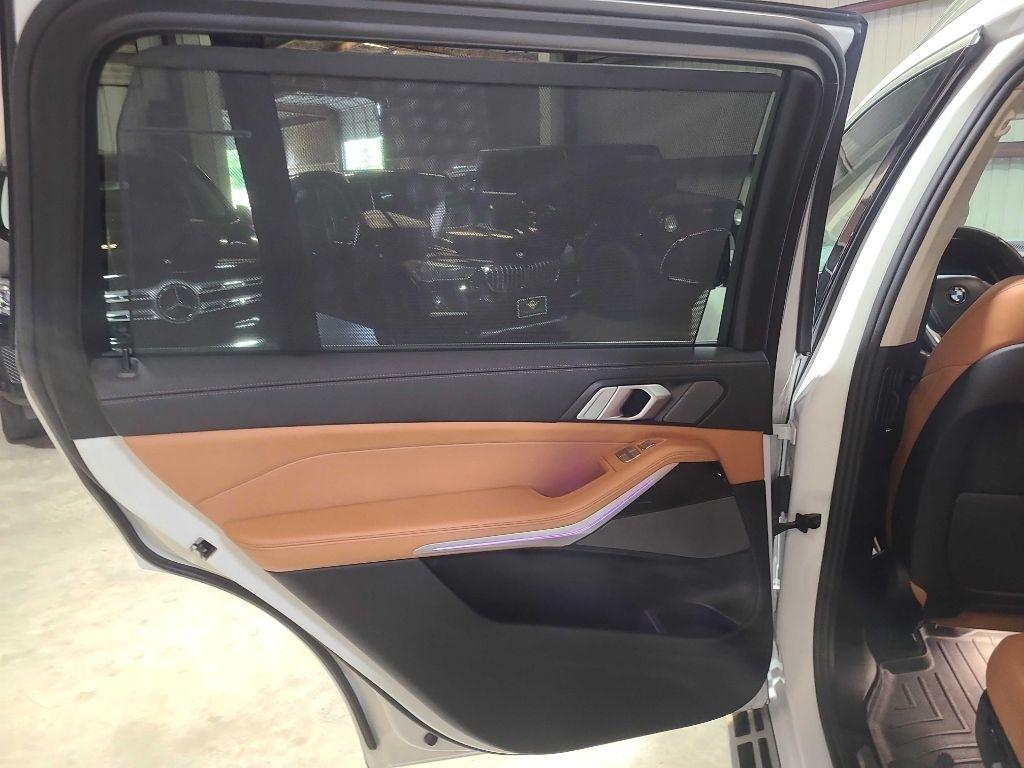 BMW X7 xDrive40i Sports Activity Vehicle 2021