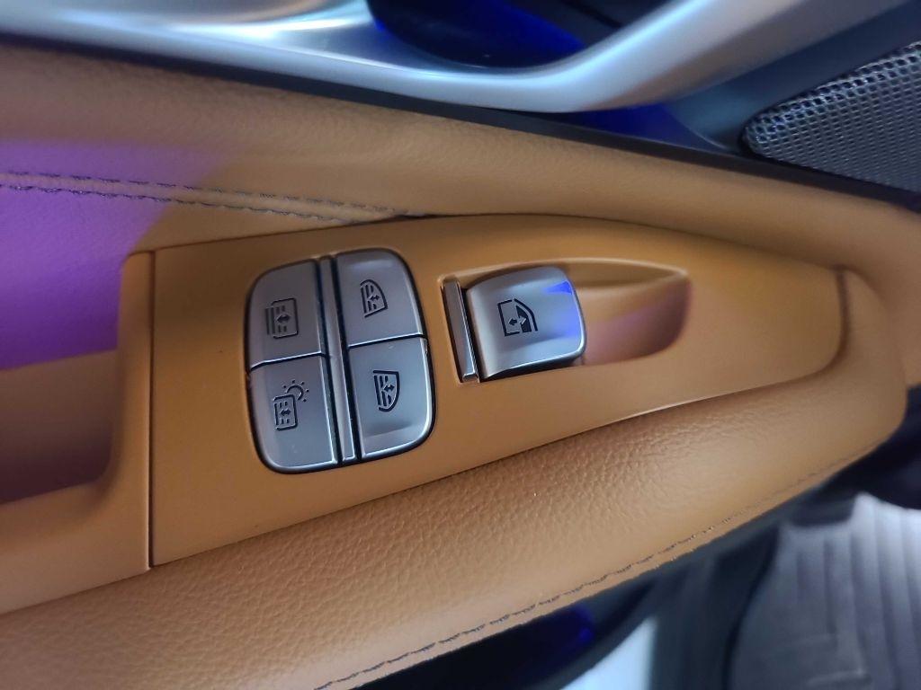 BMW X7 xDrive40i Sports Activity Vehicle 2021
