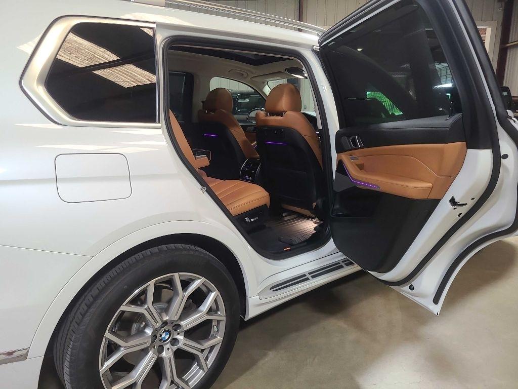 BMW X7 xDrive40i Sports Activity Vehicle 2021