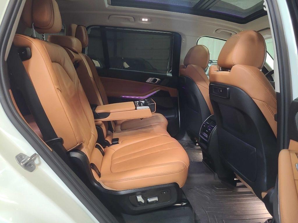 BMW X7 xDrive40i Sports Activity Vehicle 2021