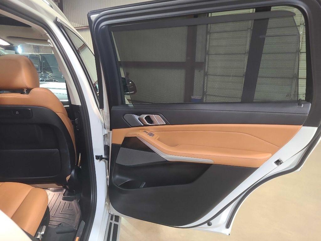 BMW X7 xDrive40i Sports Activity Vehicle 2021