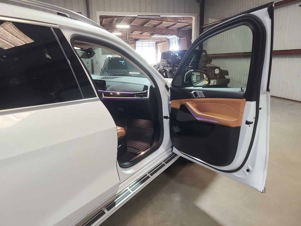 BMW X7 xDrive40i Sports Activity Vehicle 2021