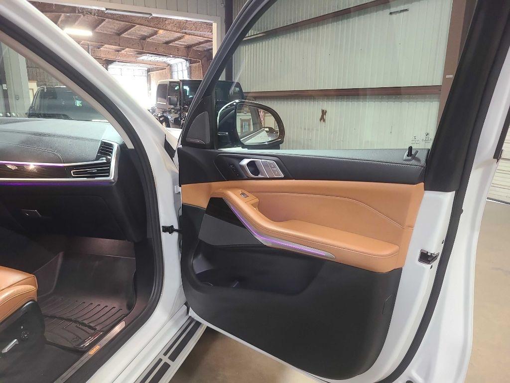 BMW X7 xDrive40i Sports Activity Vehicle 2021