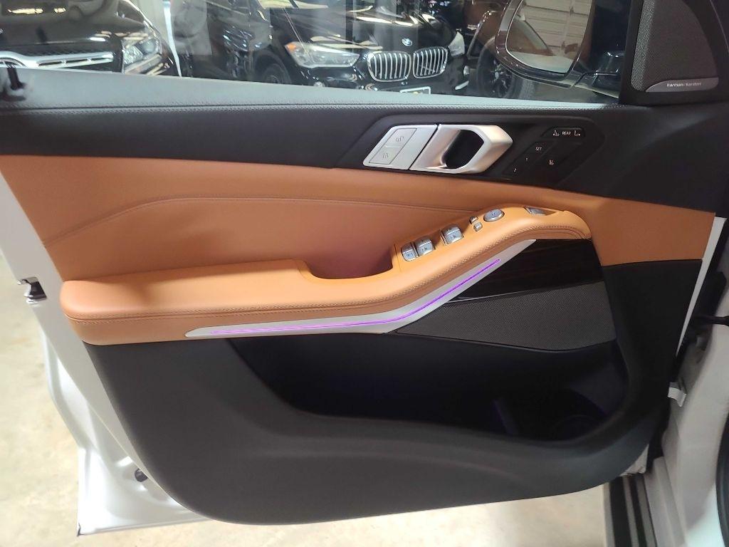 BMW X7 xDrive40i Sports Activity Vehicle 2021