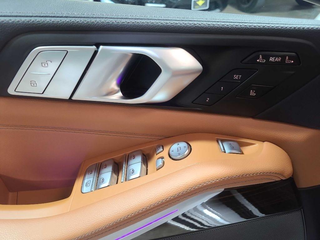 BMW X7 xDrive40i Sports Activity Vehicle 2021